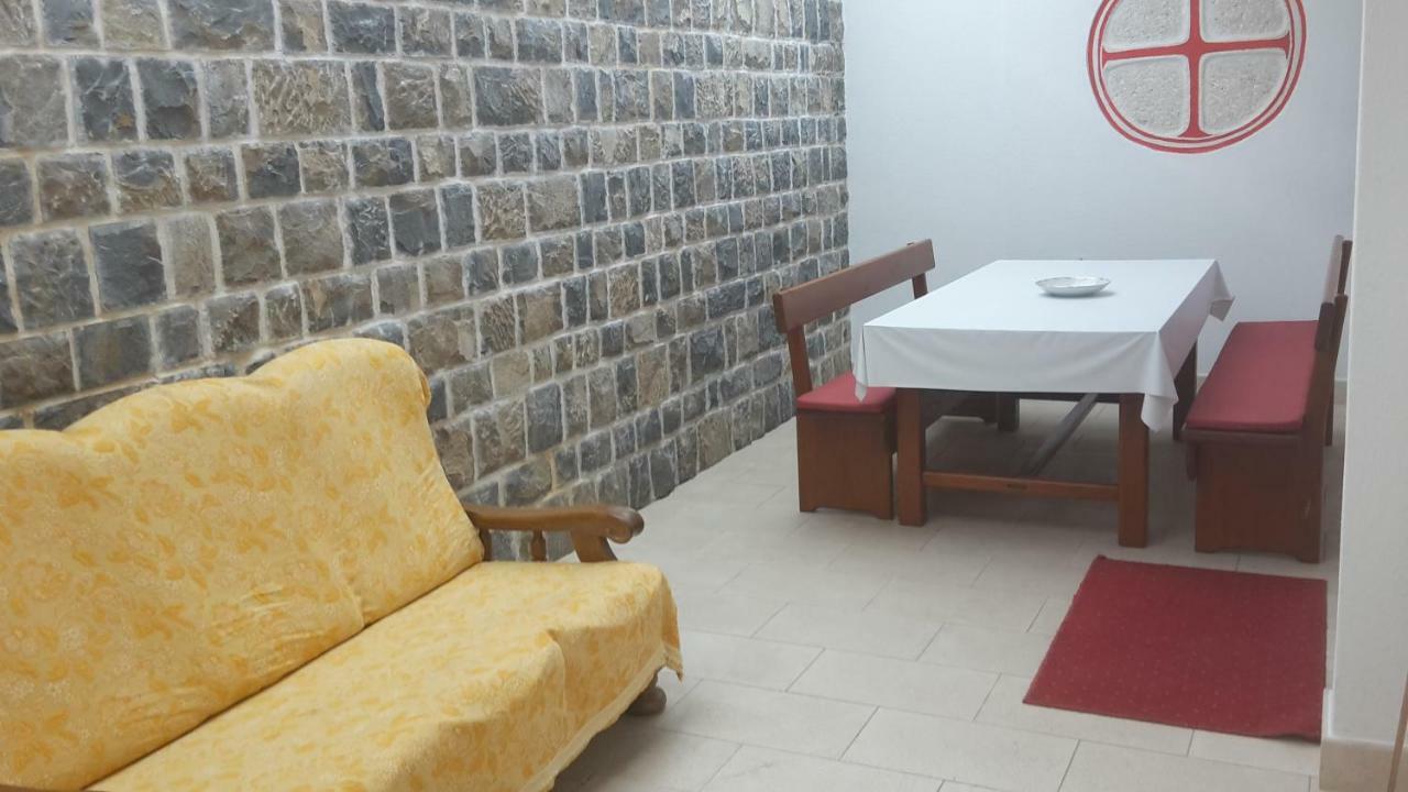 As Brela Hotel Exterior foto