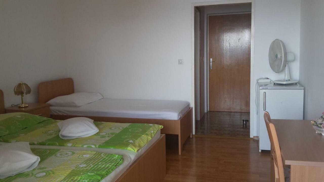 As Brela Hotel Exterior foto