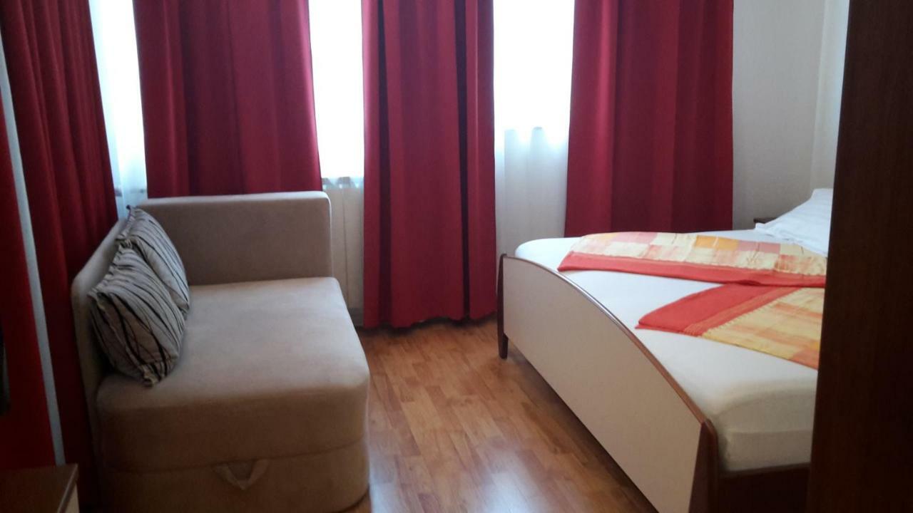 As Brela Hotel Exterior foto